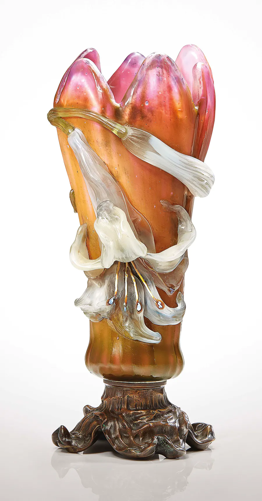 THE GLASS ARTS OF EMILE GALLÉ エミールガレ ガラス Floral Grace: The Art Glass of Émile Gallé | Barnebys Magazine